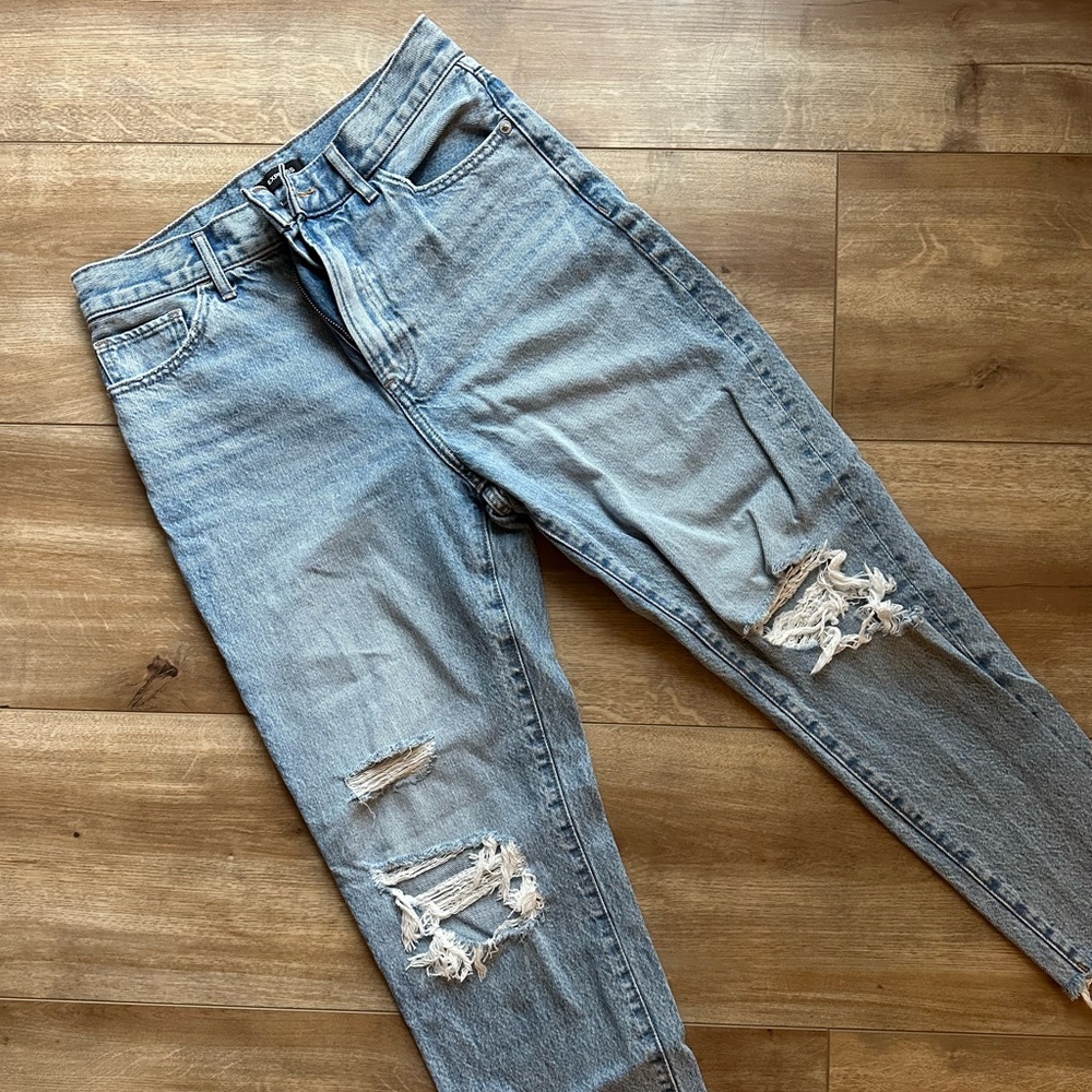 EXPRESS DISTRESSED ANKLE CROP JEANS